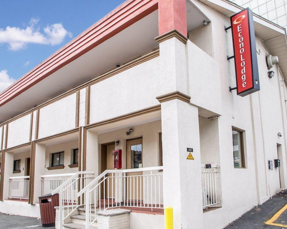 Econo Lodge Fort Lee 2*