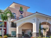 Holiday Inn Express Hotel & Suites Lake Elsinore 3*
