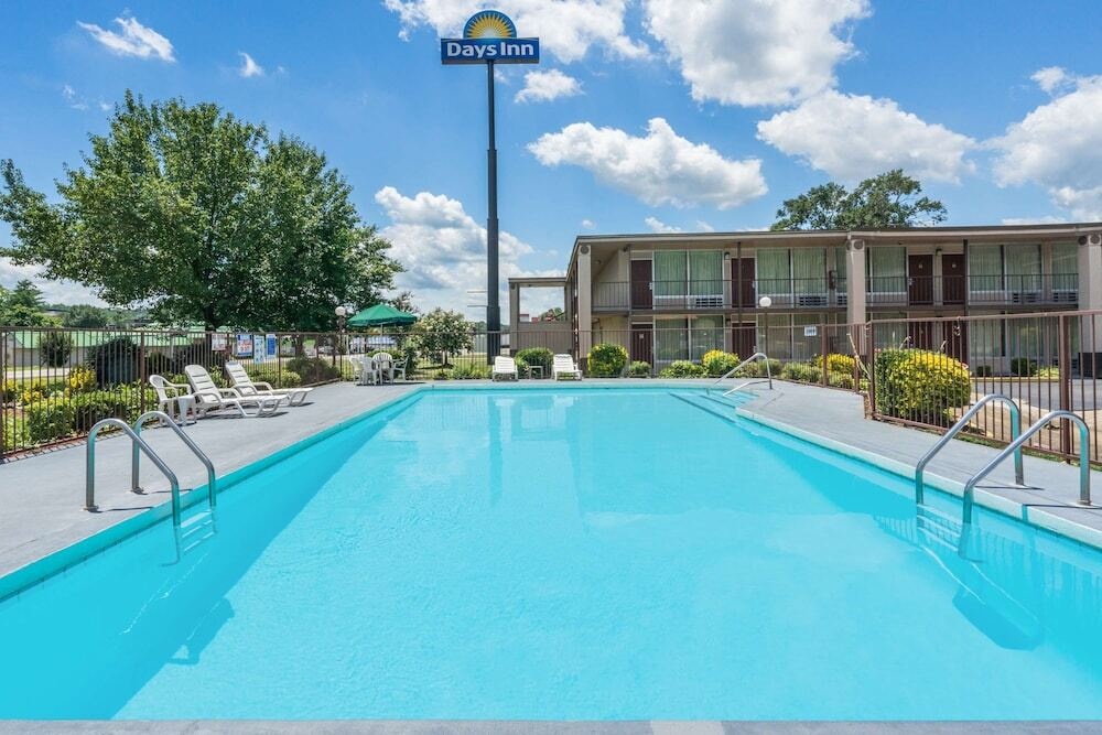 Days Inn Hurricane Mills 2*