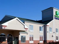 Holiday Inn Express Watertown 2*