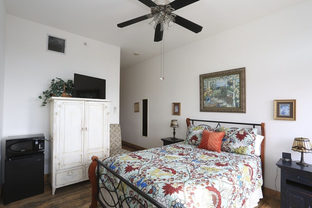 Gruene River Inn 2*