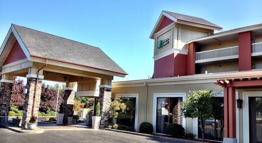 Holiday Inn Express Roseburg 2*