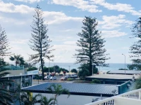 Kirra Beach Apartments 4*