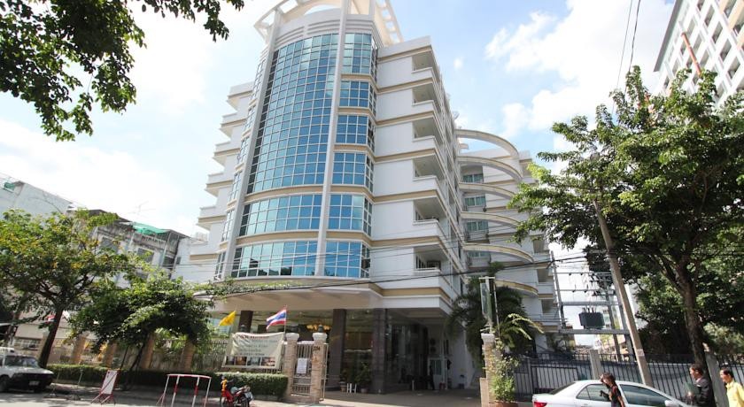 CNR House Hotel 3*