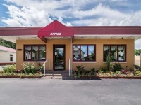 Econo Lodge Brattleboro 2*