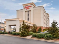 Hampton Inn Emporia 3*