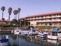 Holiday Inn Express Hotel & Suites Ventura Harbor 2*
