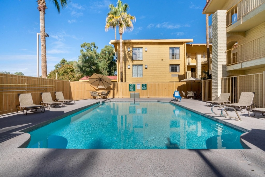 La Quinta Inn Phoenix Sky Harbor Airport 2*