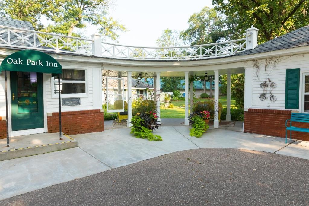 Oak Park Inn 3*