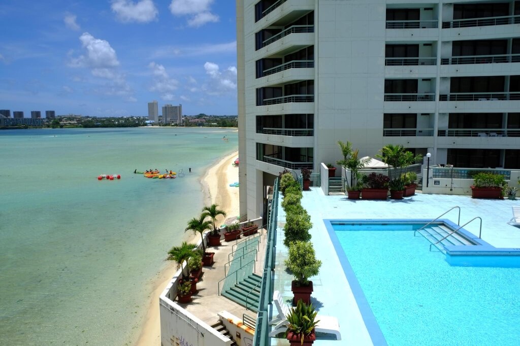 Alupang Beach Tower 5*
