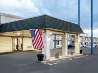 Motel 6 Dubuque 2*