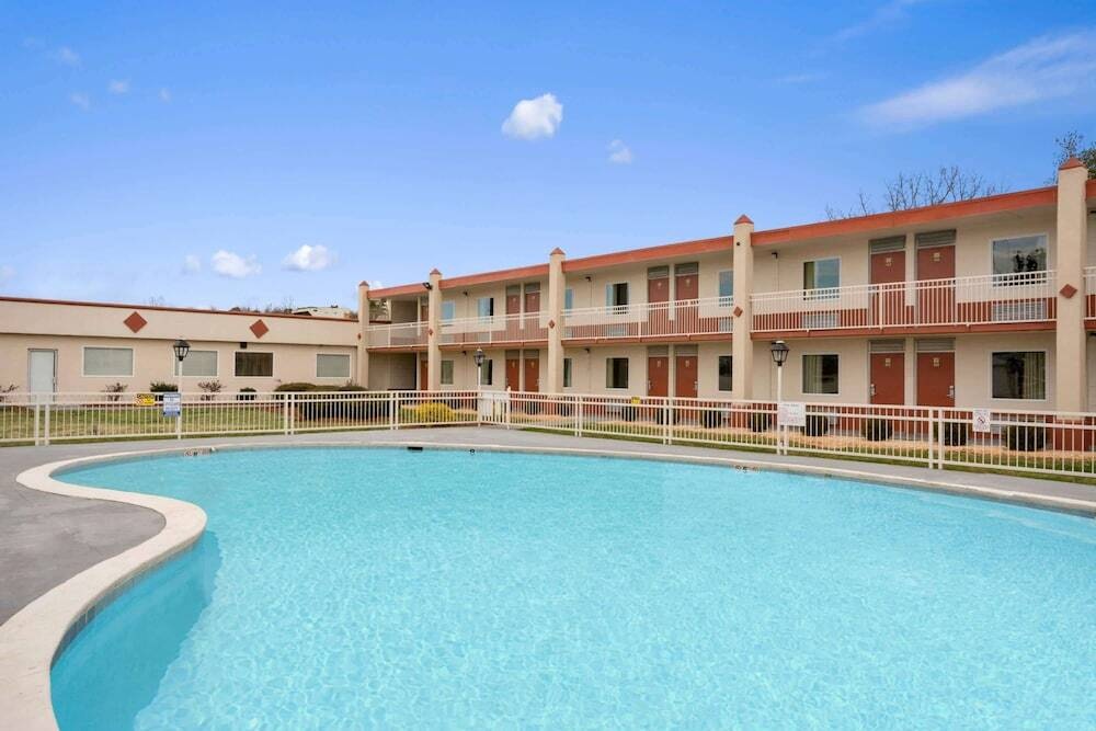 Days Inn Shelby 2*