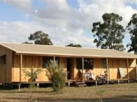 Lovedale Cottages 3*