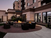 Courtyard Edmonton West 3*