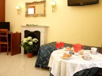 Caroline Suite 