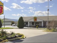 Super 8 Monteagle 2*
