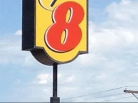 Super 8 Laredo 2*