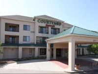 Courtyard by Marriott Milwaukee North/Brown Deer 1*