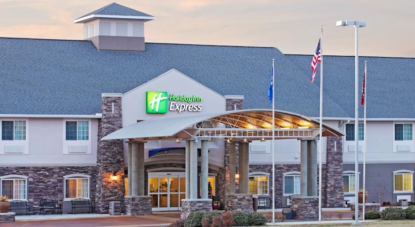 Holiday Inn Express Monticello 2*