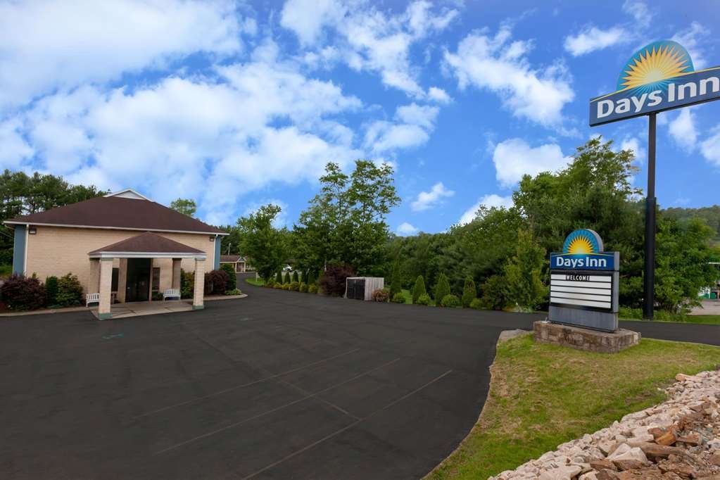 Days Inn Donegal 2*