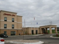 Hampton Inn Fairmont 2*