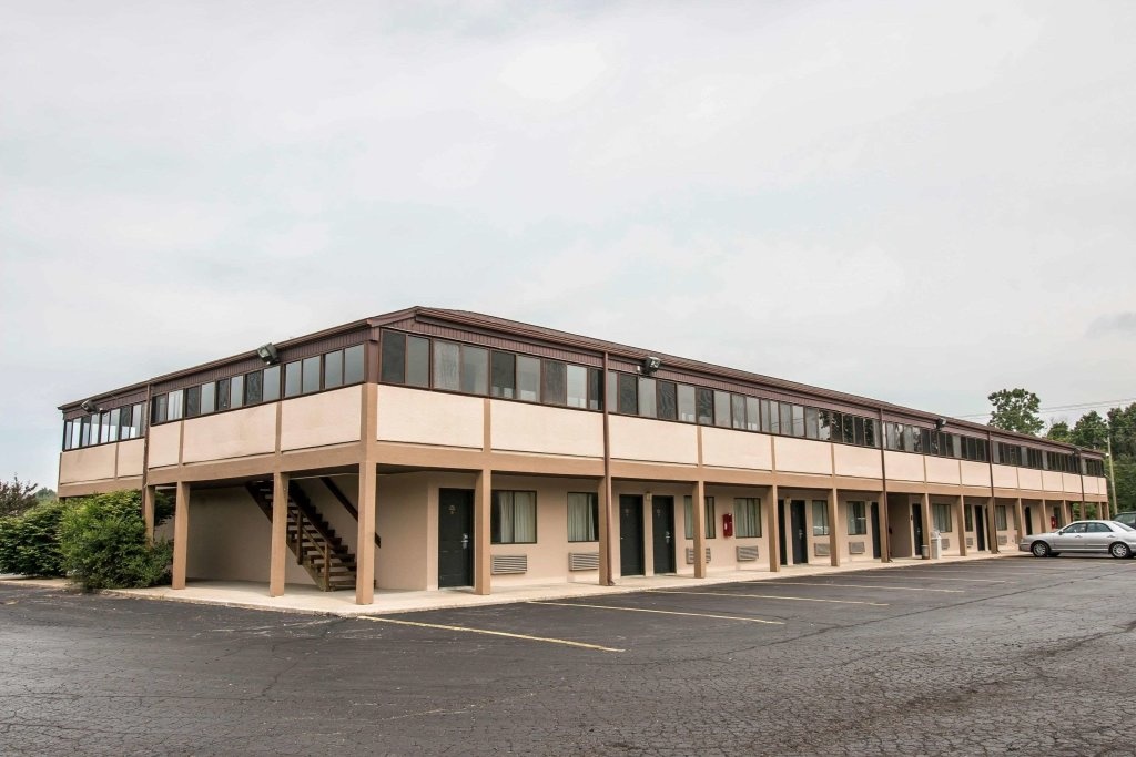 Econo Lodge Paw Paw 2*