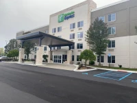 Holiday Inn Express Wixom 2*