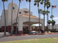 Hampton Inn Laredo 3*