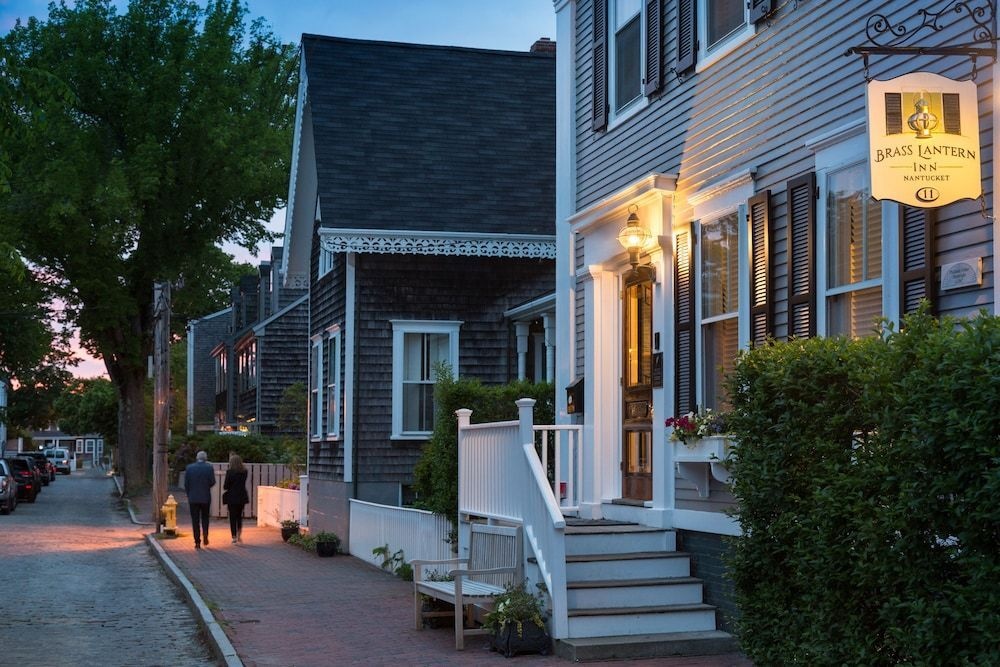 Brass Lantern Inn 3*