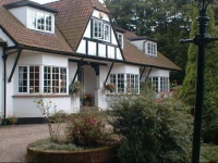 Oaklands Manor 2*