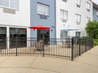 Comfort Suites Elgin 3*