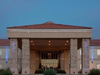 Holiday Inn Express Belen 2*