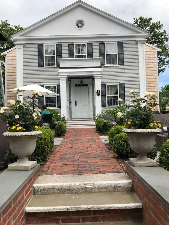 Jared Coffin House 3*