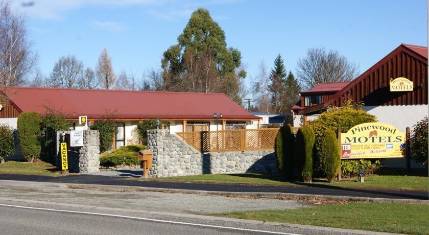 Pinewood Motels 4*