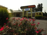 Golden Manor Inn & Suites 2*