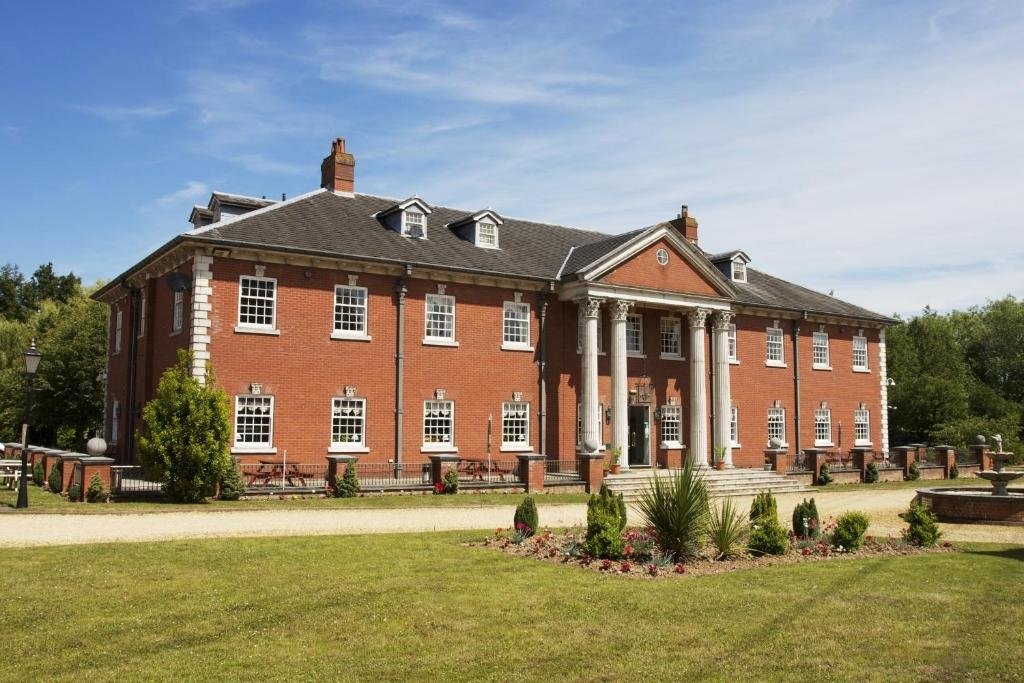 Elme Hall Hotel 3*