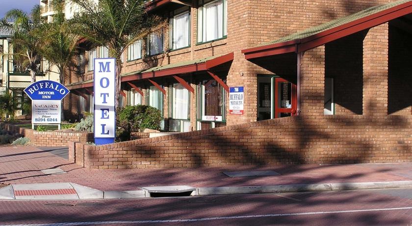 Buffalo Motor Inn 3*
