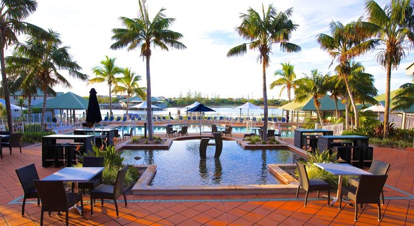 Novotel Twin Waters Resort 4*