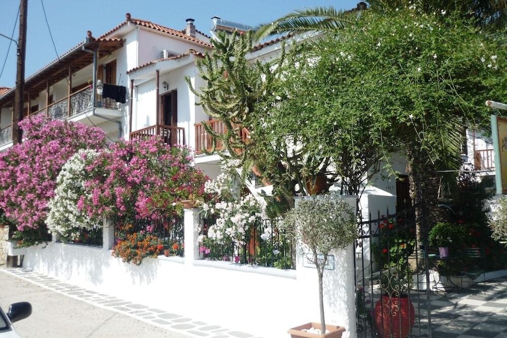 Maria Studios 