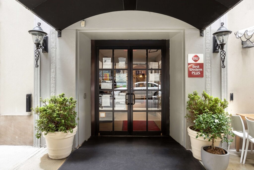 Best Western Plus Hospitality House 3*