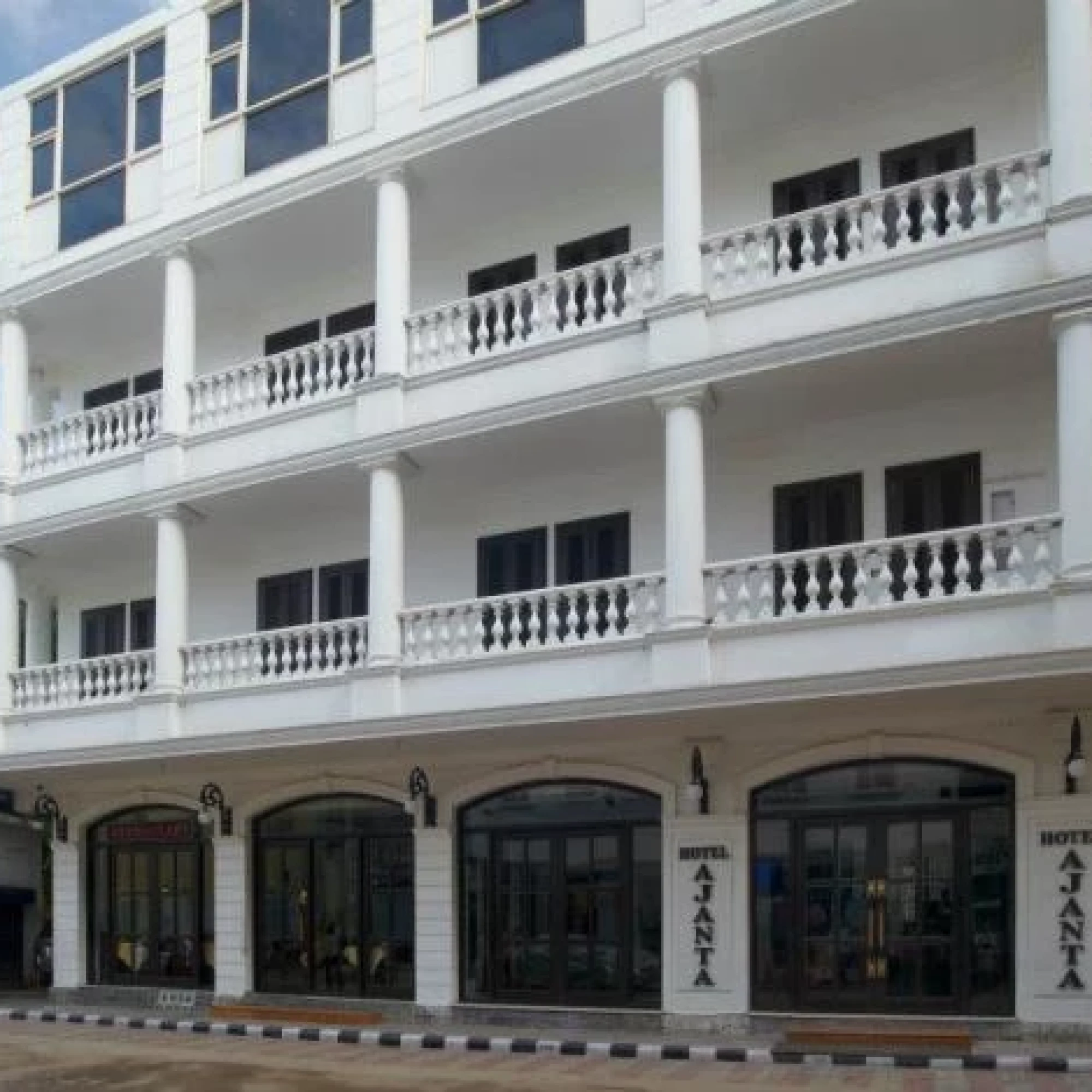 Ajanta 3*