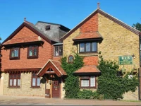 Oakwood Bed and Breakfast Heathrow 1*