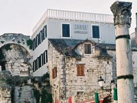 Peristil 4*