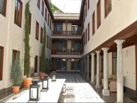 Granada Inn Apartments 