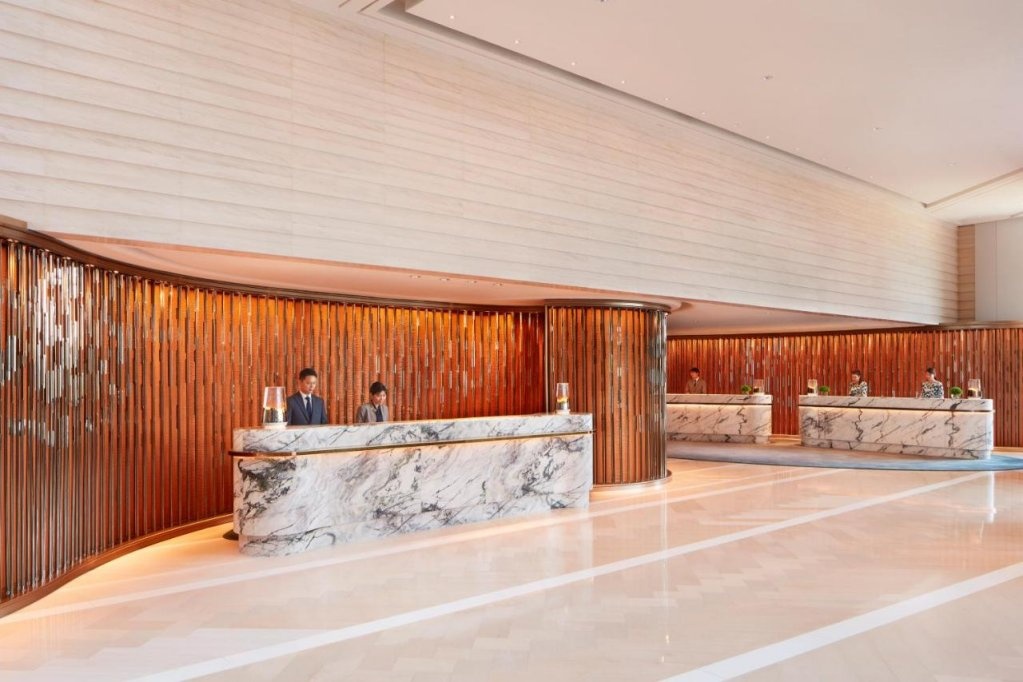 Four Seasons Hotel Hong Kong 5*