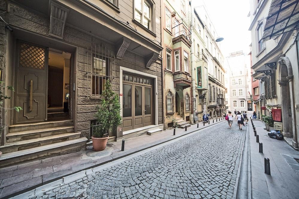 Galata Tower Vip Apartment Suites 4*