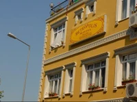 Metropolis Hostel & Guest House 