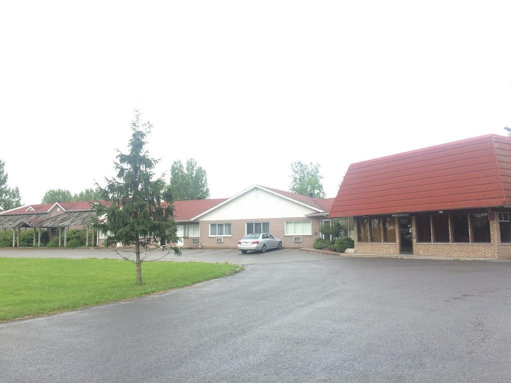 Motel Pignons Rouges 3*