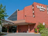 Holiday Inn Oakville Centre 3*