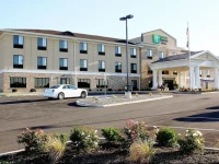 Holiday Inn Express & Suites Greenfield 2*
